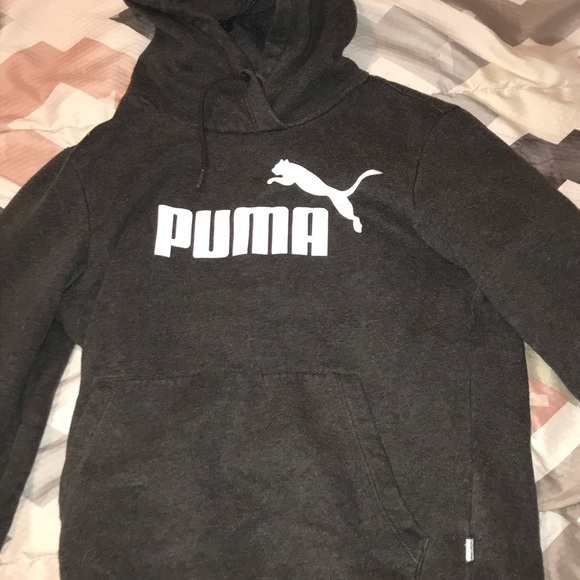 I’m selling a puma sweatshirt - Picture 2 of 2
